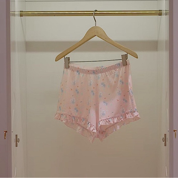 NWT Ms. Djerf 🌸SHORTS🌸 - Picture 8 of 9